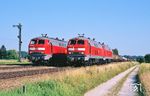 Dieselparadies Tüssling in Oberbayern: 217 015 mit 217 003 vor FZ 56522 (Burghausen - Mühldorf) neben 217 012 und 217 018 in Tüssling. (17.07.2007) <i>Foto: Thomas Konz</i>