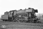 Bei der Ankunft im Bahnhof Lebach hatte 023 097 bereits vom P 2679 abgekuppelt. Die Lok fuhr anschließend als Lz zurück nach Wemmetsweiler. (06.04.1971) <i>Foto: Wolfgang Bügel</i>