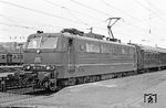 Zur Abwechselung eine E-Lok in Saarbrücken: Die Zweisystemlok 181 001 vor dem D 254 (Frankfurt/Main Hbf - Paris Est) in Saarbücken Hbf. (06.04.1971) <i>Foto: Wolfgang Bügel</i>