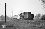 Mit der rückwärtsfahrenden 023 051 am P 2817 (Merzig/Saar - Saarbrücken) bei Ensdorf (Saar) kündigte sich das Ungemach dieses Tages bereits an: Es sollte der Tag der Tender voraus fahrenden Dampfloks werden. (07.04.1971) <i>Foto: Wolfgang Bügel</i>