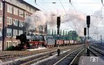 Mit einem Ganzzug von Emden nach Hamm fährt 043 438 vom Bw Rheine durch Münster (Westf) Hbf. (29.04.1971) <i>Foto: Bernd Kappel</i>
