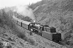 Auch der nächste Versuch ging wieder schief: 023 096 erschien mit dem P 4161 nach Lebach bei Etzenhofen Tender voraus. Immerhin durfte die 23er rückwärts 85 km/h (statt der üblichen 50 km/h) fahren. (07.04.1971) <i>Foto: Wolfgang Bügel</i>