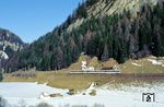 ÖBB 4030.308 als Regionalzug 5213 bei St. Jodok auf der Brennerbahn. (16.02.1988) <i>Foto: Joachim Bügel</i>