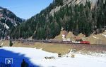 ÖBB 1110.016 hilft 111 196 als Vorspannlok am D/Ex 281 "Alpen-Express" (München - Roma Termini) bei St. Jodok über den Brenner. (16.02.1988) <i>Foto: Joachim Bügel</i>