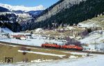 ÖBB 1020.009 und 1020.006 kehren bei St. Jodok als Lz zurück nach Innsbruck. (16.02.1988) <i>Foto: Joachim Bügel</i>
