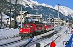 ÖBB 1020.033 (ex E 94 094) verlässt mit R 5516 nach Bludenz den Bahnhof St. Anton am Arlberg. (16.02.1988) <i>Foto: Joachim Bügel</i>