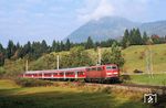 111 020 mit RB 30607 zwischen Garmisch-Partenkirchen und Klais. (10.10.2007) <i>Foto: Stefan von Lossow</i>
