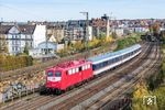 Nach einem Halt in Hagen Hbf gelang in Hagen-Wehringhausen ein weiteres Bild des DLr 56716 mit TRI 110 198. (05.11.2025) <i>Foto: Joachim Schmidt</i>