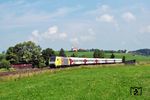 ER 20-006 (223 006) mit ALX 81008 unterhalb der Wallfahrtskirche St. Alban nahe Görwangs. Der "alex" wird von der 'Länderbahn' im Konzern der Regentalbahn betrieben und hieß bis 2010 offiziell nach dem ehemaligen Betreiber "Arriva-Länderbahn-Express". Bis Dezember 2020 war er auf der Strecke München–Lindau/Oberstdorf unterwegs, dann übernahm DB-Regio die Strecke. (24.08.2004) <i>Foto: Stefan von Lossow</i>