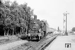 38 4003 vom Bw Gronau fährt mit einem Personenzug aus Dortmund in Dülmen ein. (23.05.1964) <i>Foto: Bernd Kappel</i>