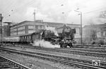 01 1094 (Bw Rheine) verlässt mit E 487 nach Rheine den Münsteraner Hauptbahnhof. (22.04.1967) <i>Foto: Bernd Kappel</i>