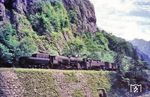 ÖBB 52.1189 und 86.789 (beide Zfst Hieflau) mit einem Erzzug im Gesäuse bei Hieflau. (03.08.1966) <i>Foto: Helmut Dahlhaus</i>