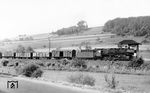 44 480 (Bw Bebra) mit einem Güterzug im Bahnhof Burghaun zwischen Bad Hersfeld und Fulda. (20.06.1958) <i>Foto: Carl Bellingrodt</i>