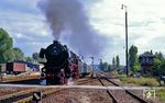 01 1066 kachelt mit Sonderzug Dz 21398 aus dem Bahnhof Meckesheim. (09.09.1990) <i>Foto: Wolfgang Bügel</i>