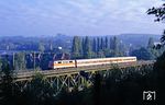 111 167 mit einer S 6 nach Düsseldorf auf der Ruhrbrücke in Essen-Kettwig. (15.09.1990) <i>Foto: Wolfgang Bügel</i>