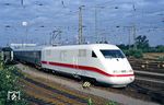 Triebkopf 401 019 mit ICE-Dummyzug Dsts 83392 im Bw Essen-Waldhausen. (15.09.1990) <i>Foto: Wolfgang Bügel</i>