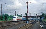 Auf der Rückfahrt von Essen zum AW Opladen fahren 401 016 (und 401 019) als Dsts 83393 durch den Bahnhof Düsseldorf-Rath. (15.09.1990) <i>Foto: Wolfgang Bügel</i>
