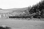 64 023 erreicht mit P 3837 die ersten Häuser von Heimbuchenthal. (19.08.1962) <i>Foto: Karl-Ernst Maedel</i>