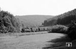 Mit dem P 3839 rollt der nächste Zug mit der Aschaffenburger 64 103 auf Heimbuchenthal zu. Hinter der Lok läuft ein PwPosti-34. (19.08.1962) <i>Foto: Karl-Ernst Maedel</i>