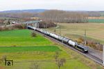 Der nächste Tankzug mit Beacon 187 100 vor DGS 98703 (Neuhof Kr Fulda - Großräschen) in Seebergen. (13.11.2025) <i>Foto: Joachim Schmidt</i>