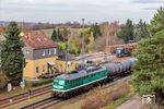 TRG 241 338 ist mit dem beladenen Tankzug DGS 69360 in Emleben eingetroffen. (13.11.2025) <i>Foto: Joachim Schmidt</i>