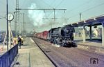 41 174 vom Bw Duisburg-Wedau fährt mit dem De 5506 (Krefeld Gbf ab 14.38 Uhr - Aachen West an 16.23 Uhr) durch den Bahnhof Rheydt. (03.1968) <i>Foto: Dr. Hans Werner Eisermann</i>