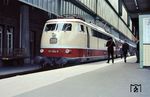 103 004 hat in Stuttgart Hbf den F 28 "Rhein-Blitz" nach München übernommen. (04.1968) <i>Foto: Dr. Hans Werner Eisermann</i>