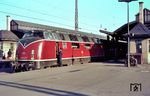 V 200 023 (Bw Hamm/Westf) hat in Kassel Hbf den D 398 (Bebra - Bestwig - Köln) bespannt. (04.1967) <i>Foto: Dr. Hans Werner Eisermann</i>