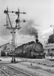 Lok Nr. 1357 (Class E5 Škoda, Fabrik-Nr. 1987, Baujahr 1949) vor einem Güterzug im Bahnhof Salta. (21.01.1972) <i>Foto: Jörg Schulze</i>