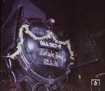 Die zur letzten Fahrt festlich geschmückte 044 067 (ex 44 1067) des Bw Ottbergen im Bw Goslar. (30.05.1976) <i>Foto: Dieter Kempf</i>