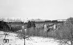 Eine 23er mit einer 50er vor Dg 7209 auf dem Bühlertalviadukt bei Vellberg. (27.02.1971) <i>Foto: Burkhard Wollny</i>