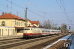 103 184 rauscht mit Sonderzug TEE 79834 durch den Bahnhof Maisach zwischen Augsburg und München. (18.03.2006) <i>Foto: Stefan von Lossow</i>