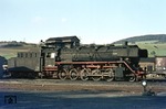 044 672 war die letzte DB 44er mit vorne liegenden Pumpen. Zum Zeitpunkt der Aufnahme war sie beim Bw Ottbergen bereits ausgemustert. (11.10.1975) <i>Foto: Wolfgang Bügel</i>