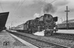 01 193 vom Bw Rheine verlässt mit E 549 nach Göttingen den Dortmunder Hauptbahnhof.  (18.04.1966) <i>Foto: Klaus D. Holzborn</i>