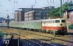 112 500 vom Bw Frankfurt/M-1 verlässt mit D 531 (Köln - Westerland/Sylt) den Hauptbahnhof in Münster (Westf). (27.07.1971) <i>Foto: Bernd Kappel</i>