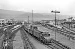 E 69 03 während ihres "Auslandseinsatzes" in Heidelberg Hbf. Im Hintergrund steht der in Heidelberg stationierte Salontriebwagen VT 08 801 oder 802 der US-Army. (06.1959) <i>Foto: Jürgen Hagemann, Slg. R. Garn</i>