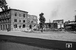 Der zerstörte Regensburger Hauptbahnhof ein Jahr nach Kriegsende. Bevorzugtes Ziel alliierter Bomberverbände war eigentlich das Messerschmitt-Werk in Regensburg-Prüfening, wo unter anderem das Jagdflugzeug Bf 109 produziert wurde. Den Bahnhof traf es erst zu Kriegsende. (1946) <i>Foto: RBD Regensburg</i>