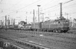 Aus Frust über den geringen Güterverkehr an diesem Montag wurde sogar die Köln-Deutzerfelder 140 141 in Neuss Gbf fotografiert. (10.05.1971) <i>Foto: Wolfgang Bügel</i>