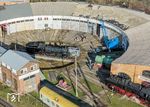 Blick in das ehemalige Bw Arnstadt mit SBB B 3/4 No. 1367 auf der Drehscheibe und der Meininger Museumslok 50 3501. (27.11.2025) <i>Foto: Joachim Schmidt</i>