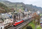 Kurz vor dem Ende der lokbespannten EuroCity-Züge mit Schweizer Wagen bespannte 101 074 den EC 9 (Dortmund Hbf - Basel SBB) in Bacharach. (26.11.2025) <i>Foto: Joachim Schmidt</i>