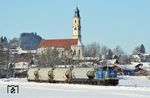 V 1251 der Mittelweserbahn (ex 212 247) mit KCS 45189 vor der prägnanten katholischen Pfarrkirche St. Nikolaus in Pfronten-Ried. (09.01.2006) <i>Foto: Stefan von Lossow</i>