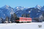628 102 als RB 5524 an der deutsch-österreichischen Grenze bei Vils. (10.01.2006) <i>Foto: Stefan von Lossow</i>