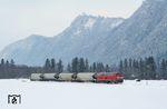 218 467 mit KCS 45289 nach Reutte in Tirol zwischen Pfronten-Steinach und Vils. (13.03.2006) <i>Foto: Stefan von Lossow</i>