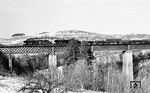Mit dem Dg 7206 nach Heilbronn rollen zwei 50er über das Bühlertalviadukt bei Vellberg. (27.02.1971) <i>Foto: Burkhard Wollny</i>