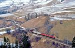 Mit dem Sgk 42163 von München Ost nach Italien streben ÖBB 1020.008 (ex E 94 034) und eine 1044 die Brennerbahn bei Matrei hinauf. (20.02.1988) <i>Foto: Joachim Bügel</i>