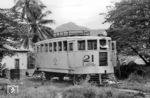 Triebwagen Nr. 21 mit Holzaufbau (!) der Ferrocarril de El Salvador (FES) in San Salvador. Der Triebwagen ist vermutlich britischen Ursprungs. (20.11.1971) <i>Foto: Jörg Schulze</i>
