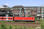 Die planmäßigen Einsätze der Baureihe 143 auf der NRW S-Bahnlinie 8 (Hagen - Mönchengladbach) sind auch vorbei. Im Sommer 2010 schiebt 143 036 einen x-Wagenzug aus dem Bahnhof Wuppertal-Oberbarmen. (03.06.2010) <i>Foto: Wolfgang Bügel</i>
