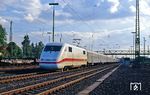 Ein ICE-Dummyzug des AW Opladen ist nach einer Probefahrt im Bahnhof Opladen angekommen. Der hintere Triebkopf 401 003 weist schon starke Verschmutzungen durch den Bremsabrieb auf.  (08.10.1990) <i>Foto: Joachim Bügel</i>