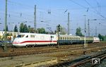 Triebkopf 401 516 (und 401 505) auf Probefahrt des AW Opladen am Dsts IC 28892 im Bahnhof Solingen-Ohligs. (11.10.1990) <i>Foto: Joachim Bügel</i>