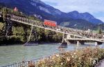Die Hungerburgbahn war eine Bergbahn in Innsbruck, welche vom Stadtteil Saggen zur Hungerburg führte. Sie überwand dabei 286 Höhenmeter. Die Bahn wurde 2005, ein Jahr vor ihrem 100 jährigen Jubiläum, zu Gunsten des Baus der teilweise neu trassierten und einen Kilometer längeren neuen Hungerburgbahn (einer Standseilbahn) stillgelegt. Direkt hinter der Ausfahrt aus der Talstation Riesenrundgemälde (die hieß tatsächlich so, da dort eine Panoramadarstellung der dritten Schlacht am Bergisel von 1809 zu sehen war) überquerte die Bahn den Inn. (1972) <i>Foto: Jörg Schulze</i>